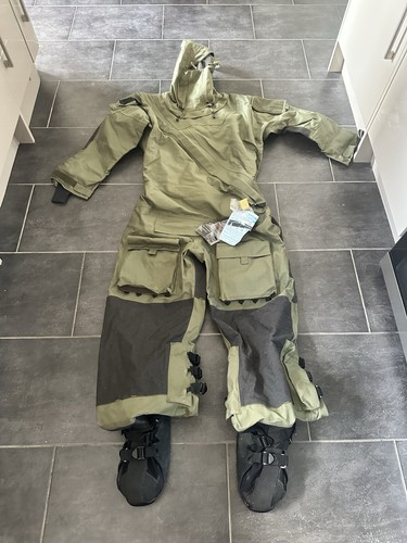 Bnwt typhoon goretex - bnwt,