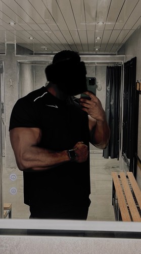 Men worn gym nike shirt - men’s,