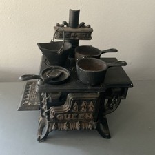 Vintage cast iron queen - cast,