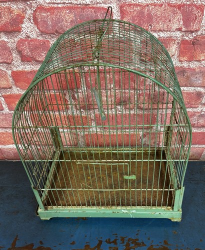 Vintage green wire show carry - green,