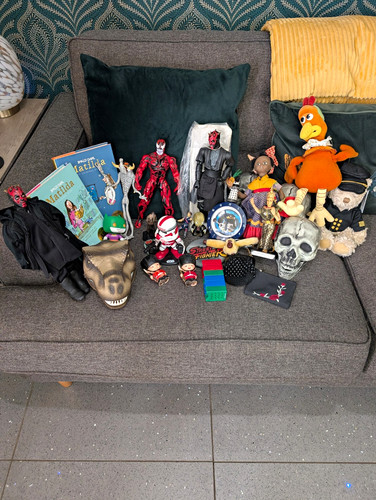 Mixed job lot toys - , &