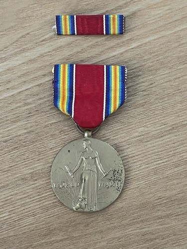 Vtg world war medal ribbon - world,