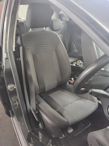 Front seat ford fiesta - front,