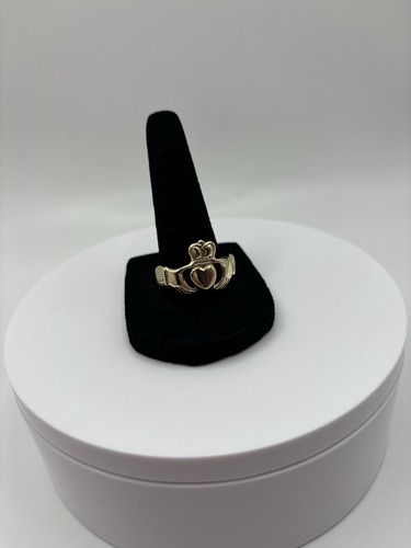 9ct gold claddagh ring - 9ct,