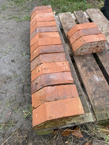 17no reclaimed cant bricks - 17no,