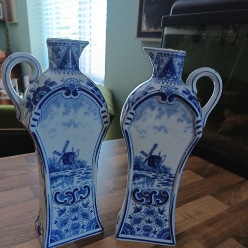 Pair delft blue and white - of,