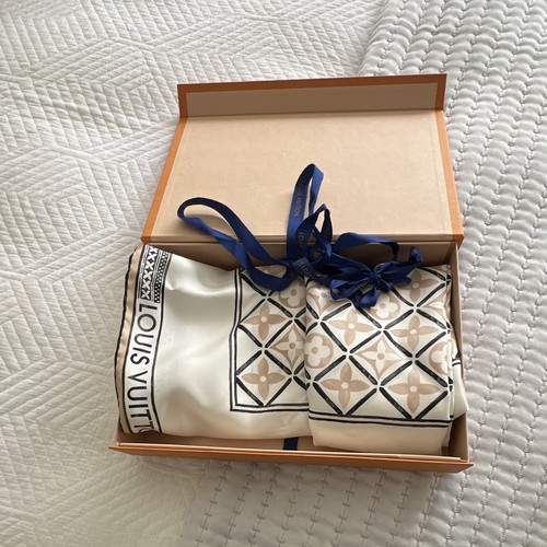 Louis vuitton silk - vuitton, satin