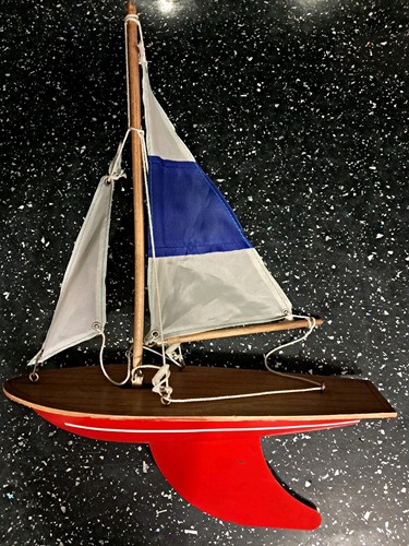 Pond yacht red - pond, hull