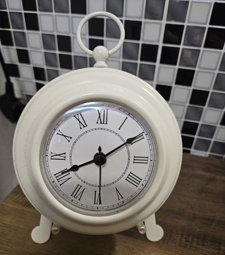 White round analogue table - round,