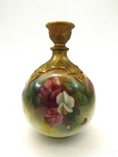 ROYAL WORCESTER VASE DATED 1904 DECORATED WITH SWEET PEAS REF 1215/4