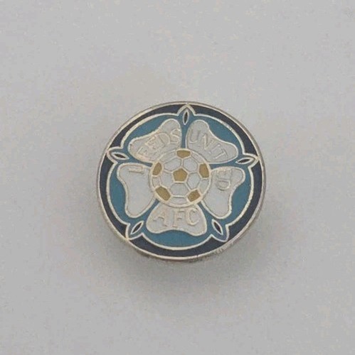 Leeds united small vintage pin - leeds,