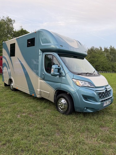 Topline coach built - 3.5t, –