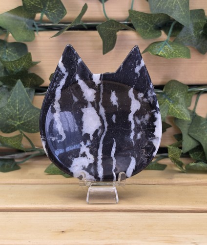 Striking zebra stone cat head - striking,