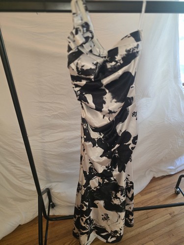 Betsy adam black white - betsy,