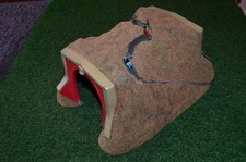 HORNBY Model Railways 00 Guage Tunnel with Walkers in excellent condition