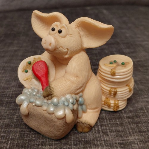 Piggin dishes figurine - piggin,