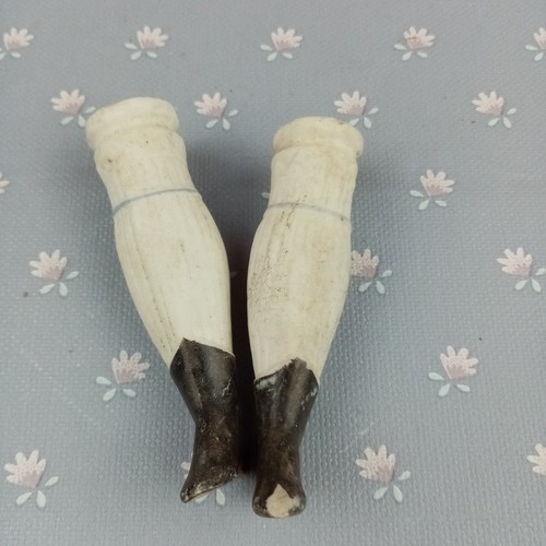 Antique doll legs parian - ,