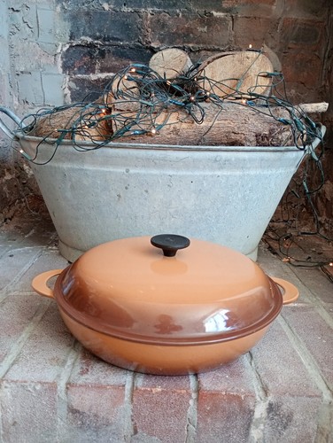 Creuset signature cast iron - le,