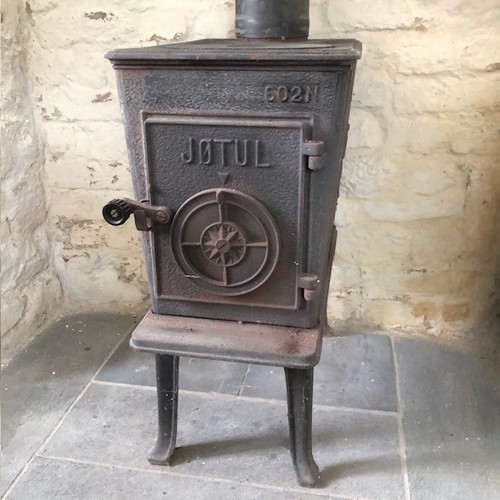 Jotul 602n wood burning stove - wood,