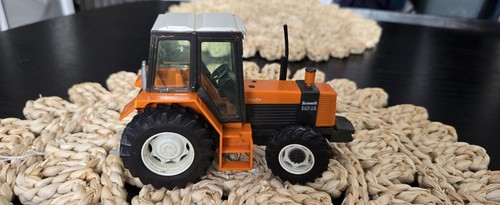 Britains scale renault - 1:32,