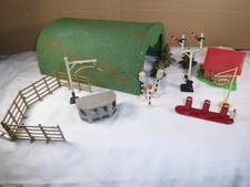 00 Gauge Railway Track Accessories Inc Signal, Tunnel, Trees Lot 2-See full list