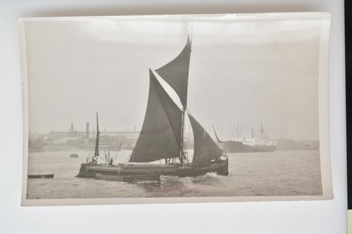 Thames sailing barge river - thames,
