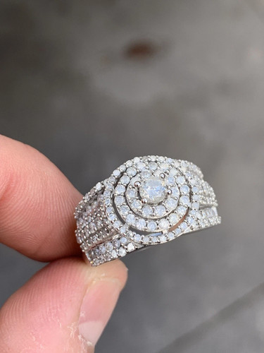 9ct gold diamond - 2ct, cluster