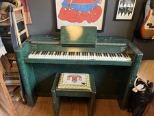 Vintage Eavestaff Upright
