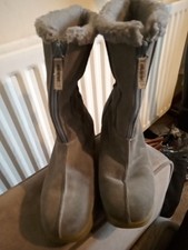 Womens Size 7,Grey Suede, Faux