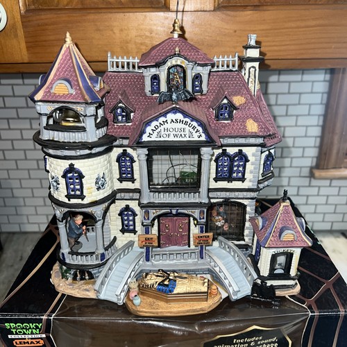 Lemax spooky town madam - town,