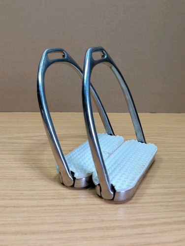 Hinged flexi stirrup irons - hinged,