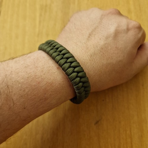 Paracord bracelet with metal - with,
