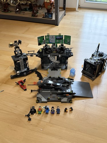 Lego the batcave - lego, penguin