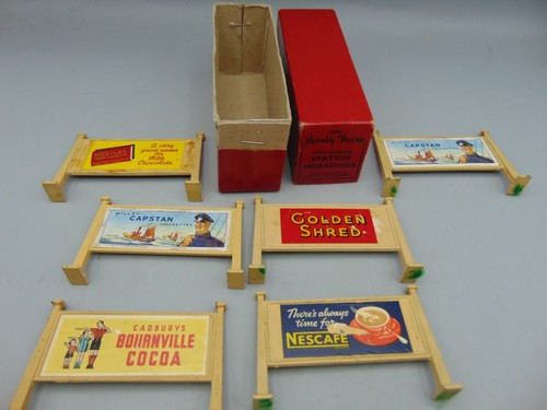 Hornby 42381 station hoardings - 42381,