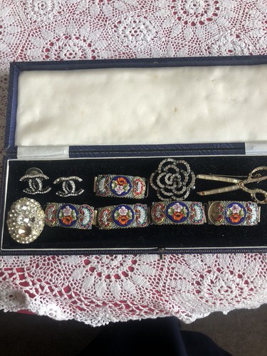 Five pieces broken - of, vintage