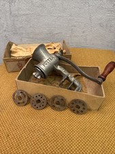 Vintage Potter Cast Iron Mincing Machine / Meat Grinder Made In England