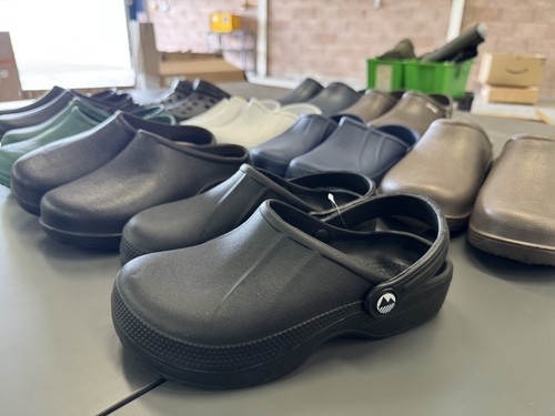 Pairs lakeland active clogs - 10,