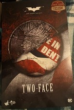 Hot Toys The Dark Knight - Two