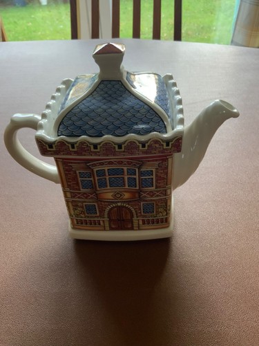 Elizabethan house teapot - elizabethan, *