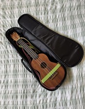 Ukulele (Mahalo - U320G) with