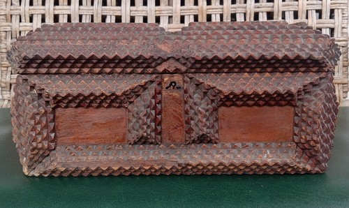 Tramp art notch carved - notch, wooden