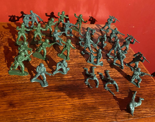 Plastic toy soldiers - /, army