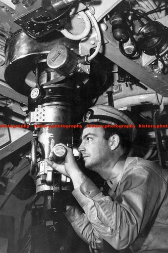 F009699 interior submarine - interior,