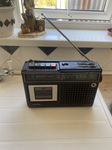 Vintage sanyo m2406f radio - vintage,