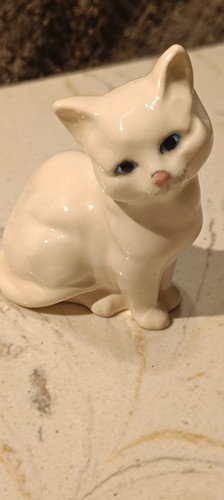 Royal doulton white - doulton, porcelain