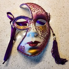 Masquerade mask in purple, white and gold