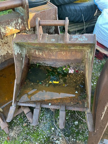 Excavator foot bucket - excavator,