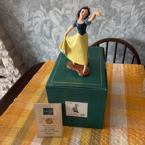 Wdcc disney snow white and - white, the