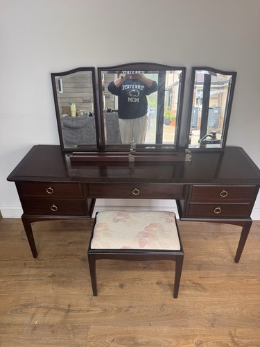 Stag minstrel dressing - minstrel, table