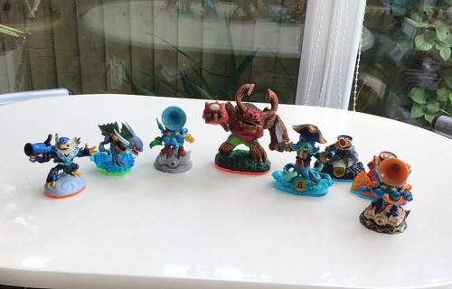 Skylanders figures bundle - figures,
